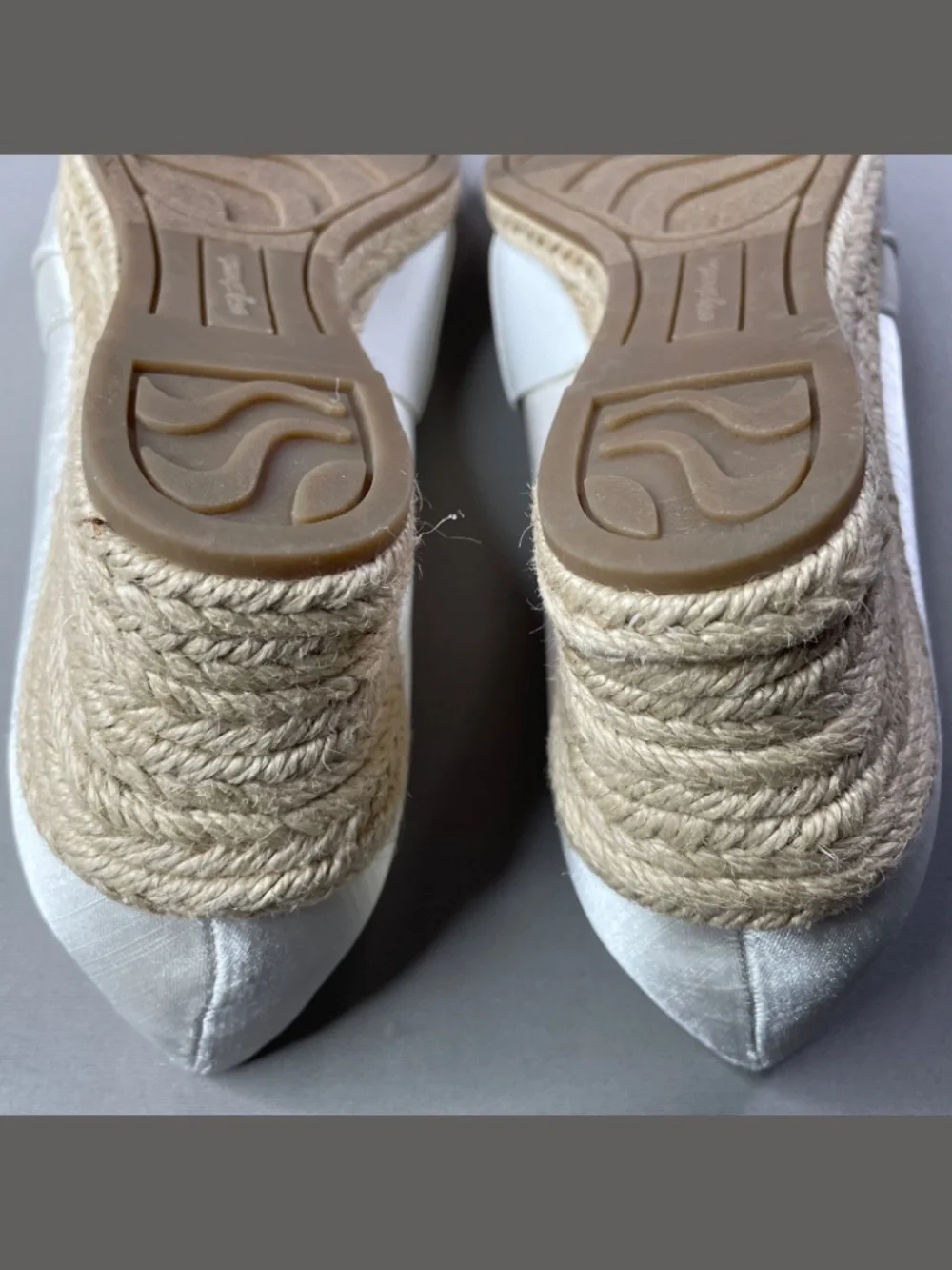 NEW Easy Street Shoes Womens 9 white brown satin jute wedges summer cocktail